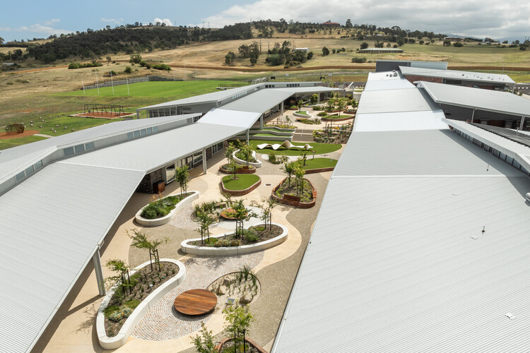 Brighton High School / JAWSARCHITECTS - Exterior Photography, Garden