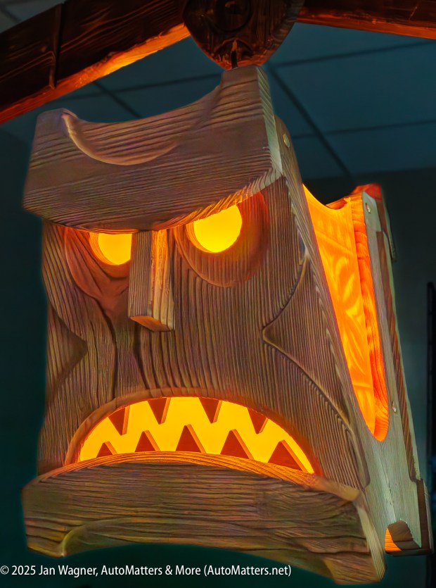 Original lamp at the annual Tiki Oasis Lamp Show(Jan Wagner)