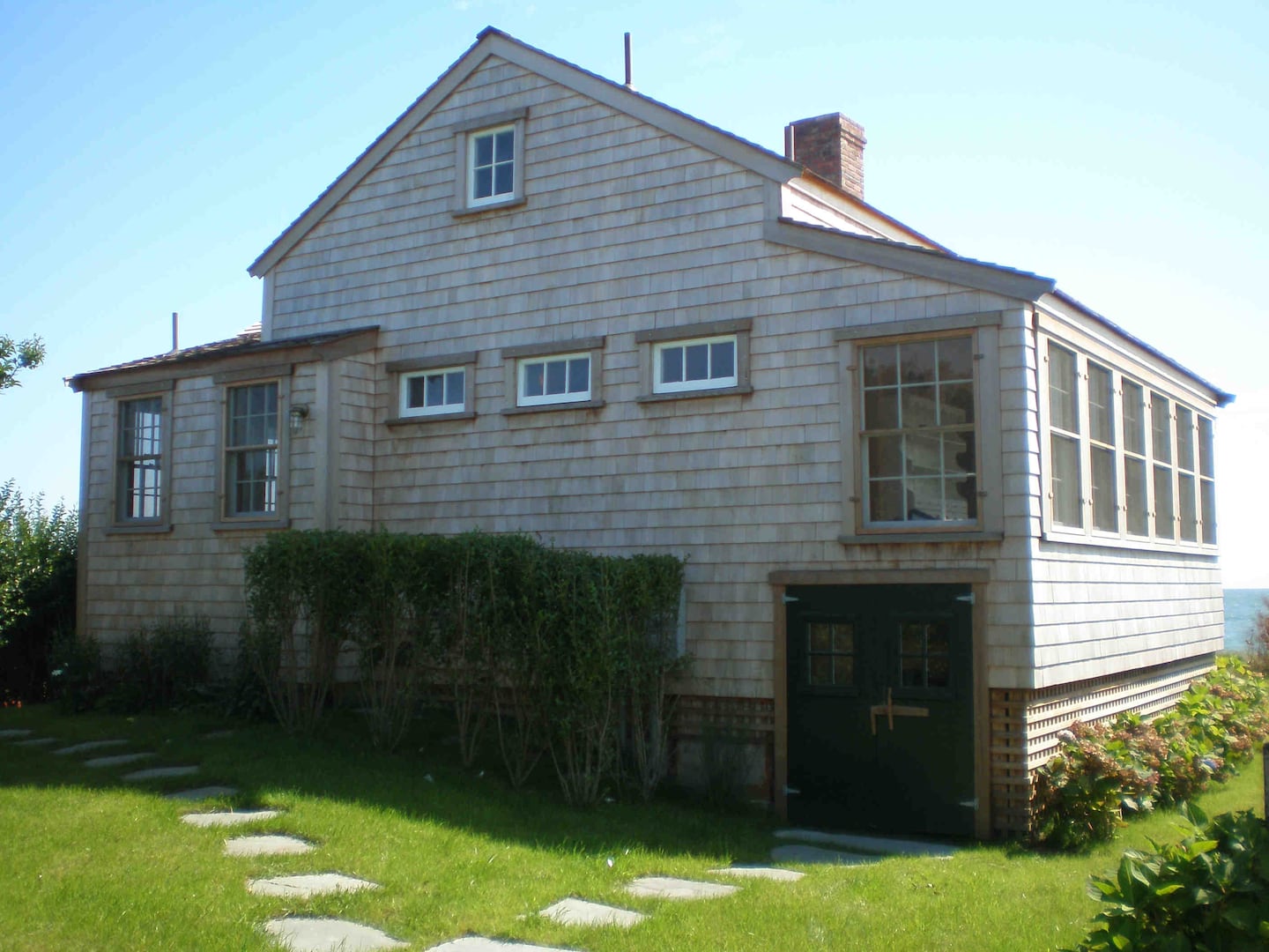 The cottage at 3 North Gully Road was bought by Belichick in 2014.