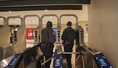 Woman slashes man on 2 train in the Bronx: cops