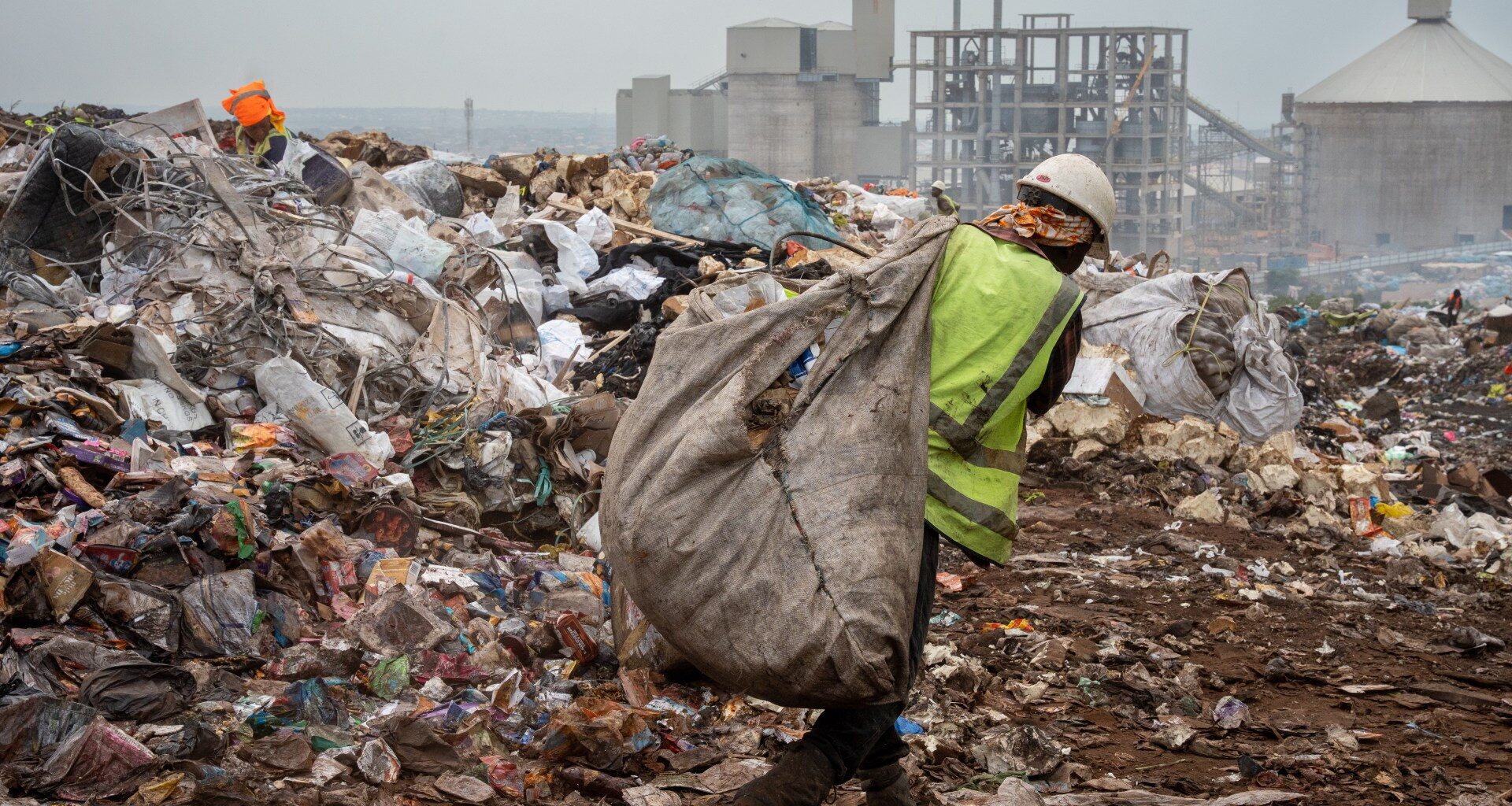 Ghana’s waste pickers brave mountains of plastic – and big industry | Environment News