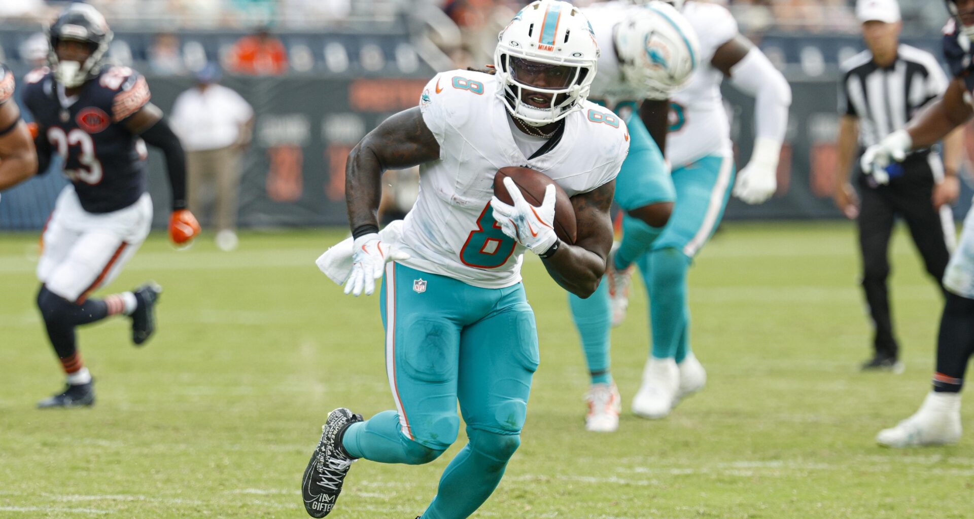Dolphins' Alexander Mattison Reportedly Had Season-Ending Surgery for Neck Injury