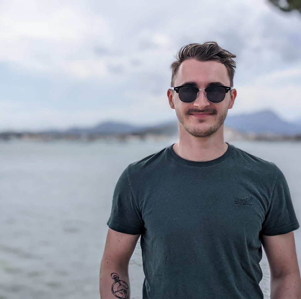 Duncan Robertson Author Profile Image