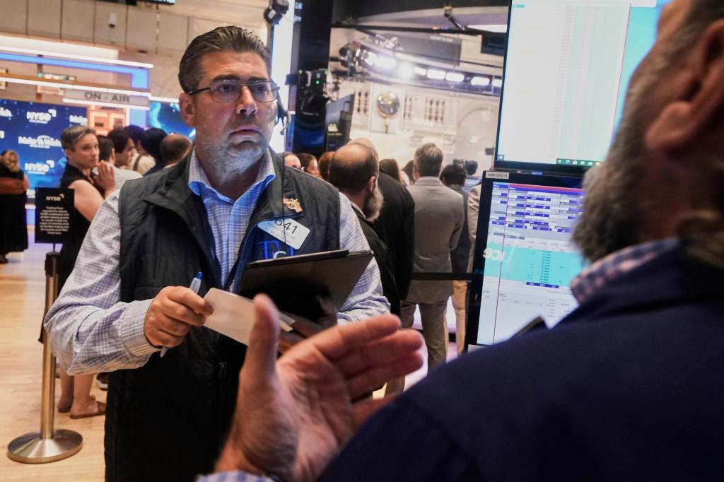 Wall Street hovers near records ahead of Powell speech Friday