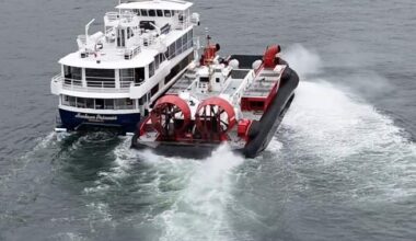 Harbour Cruises yacht runs aground off shores of West Vancouver - BC