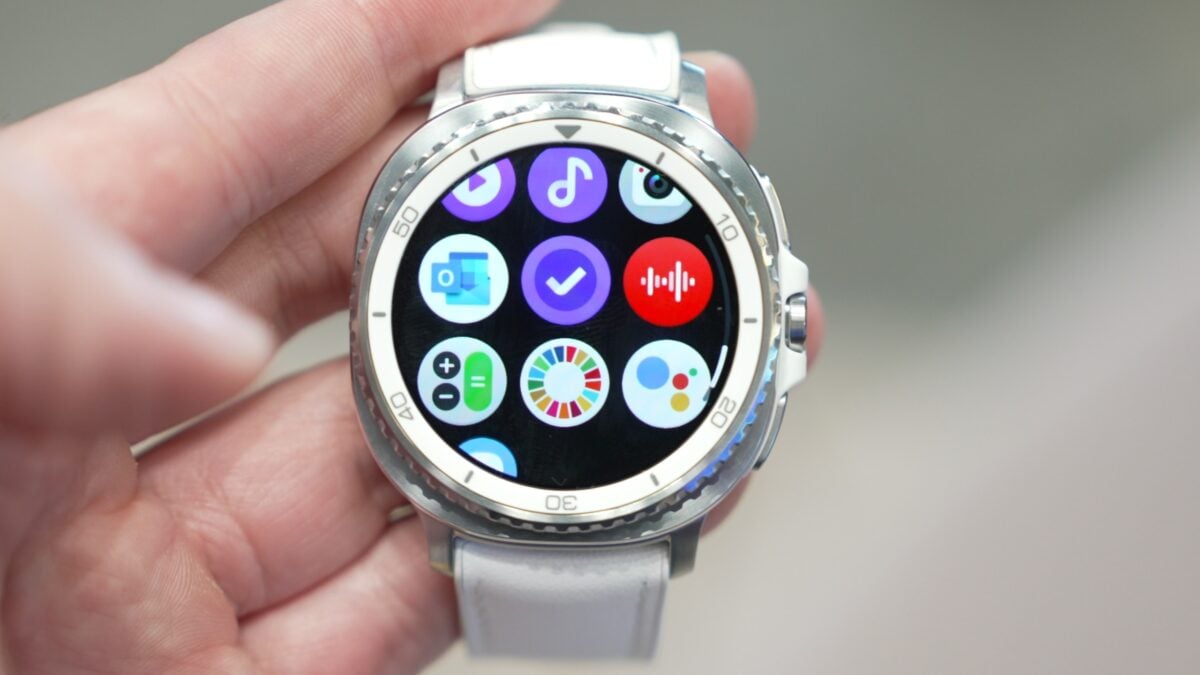 Switch from Apple Watch, save up to $200 on Galaxy Watch 8 Classic
