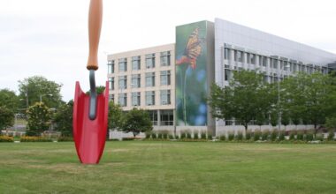 People Inc. Sells Oldenburg and Van Bruggen 'Plantoir' Sculpture