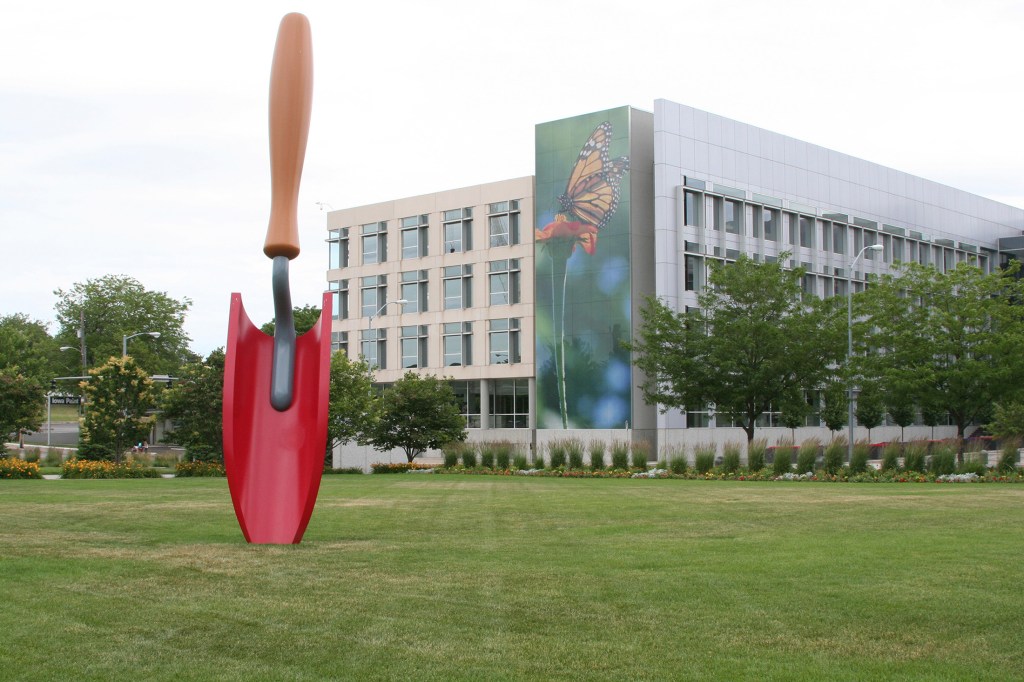 People Inc. Sells Oldenburg and Van Bruggen 'Plantoir' Sculpture