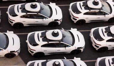 Self-driving cars to roll out on NYC streets with safety drivers amid union pushback