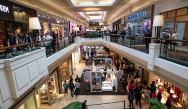 People Are Feeling Better About the Economy Just as Data Worsens