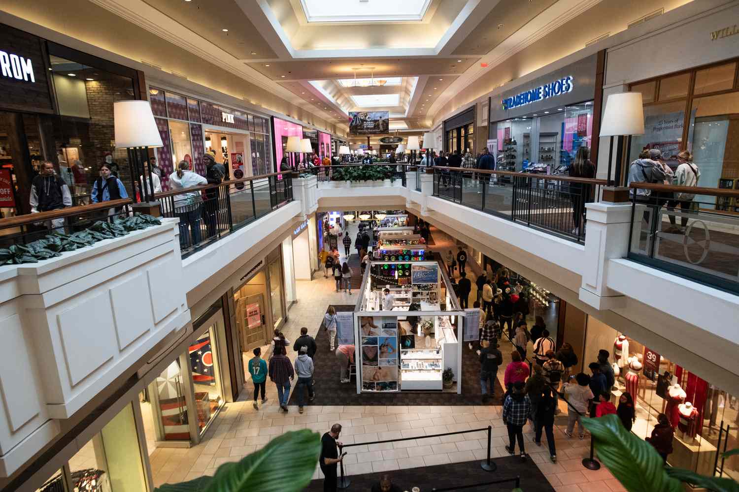 People Are Feeling Better About the Economy Just as Data Worsens