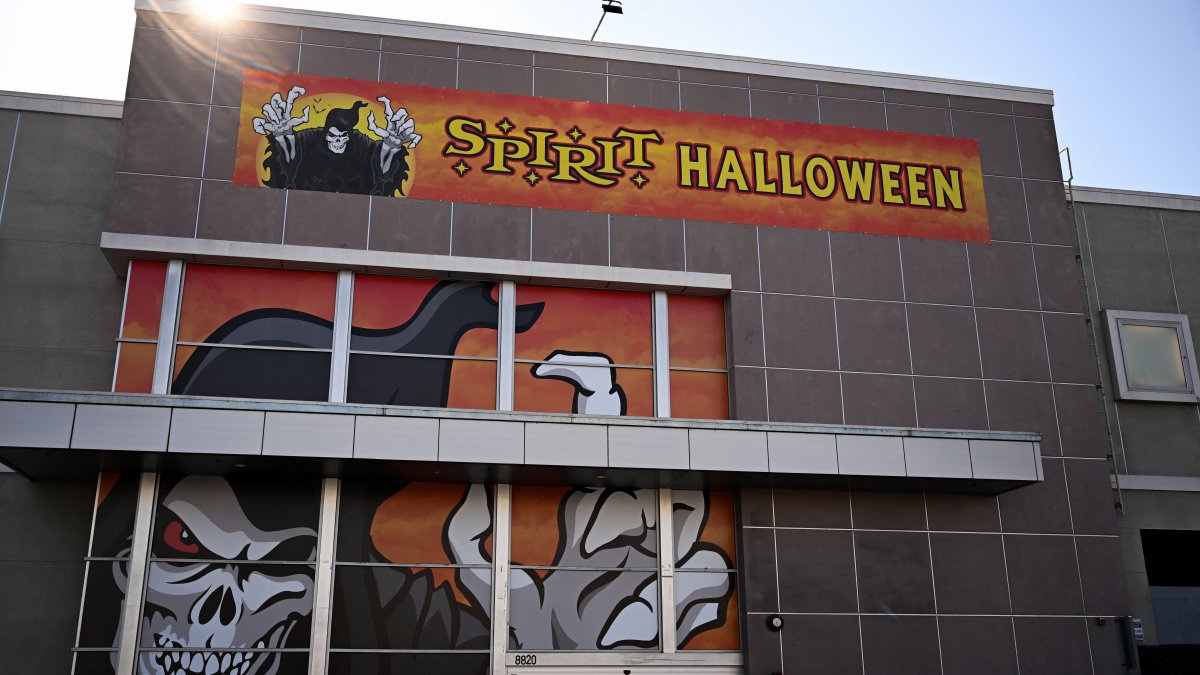 When does Spirit Halloween open? – NBC Chicago
