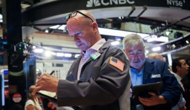 Dow Touches All-Time High, While S&P 500, Nasdaq Tick Lower; Stocks Post Gains for 2nd Straight Week
