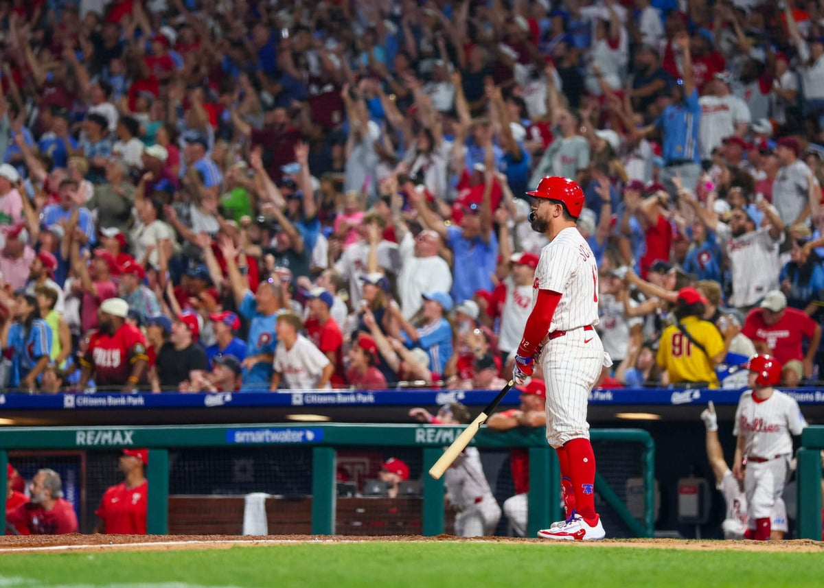 Kyle Schwarber hears MVP chants, hits slam to reach 40 homers: ‘The guy is unbelievable’