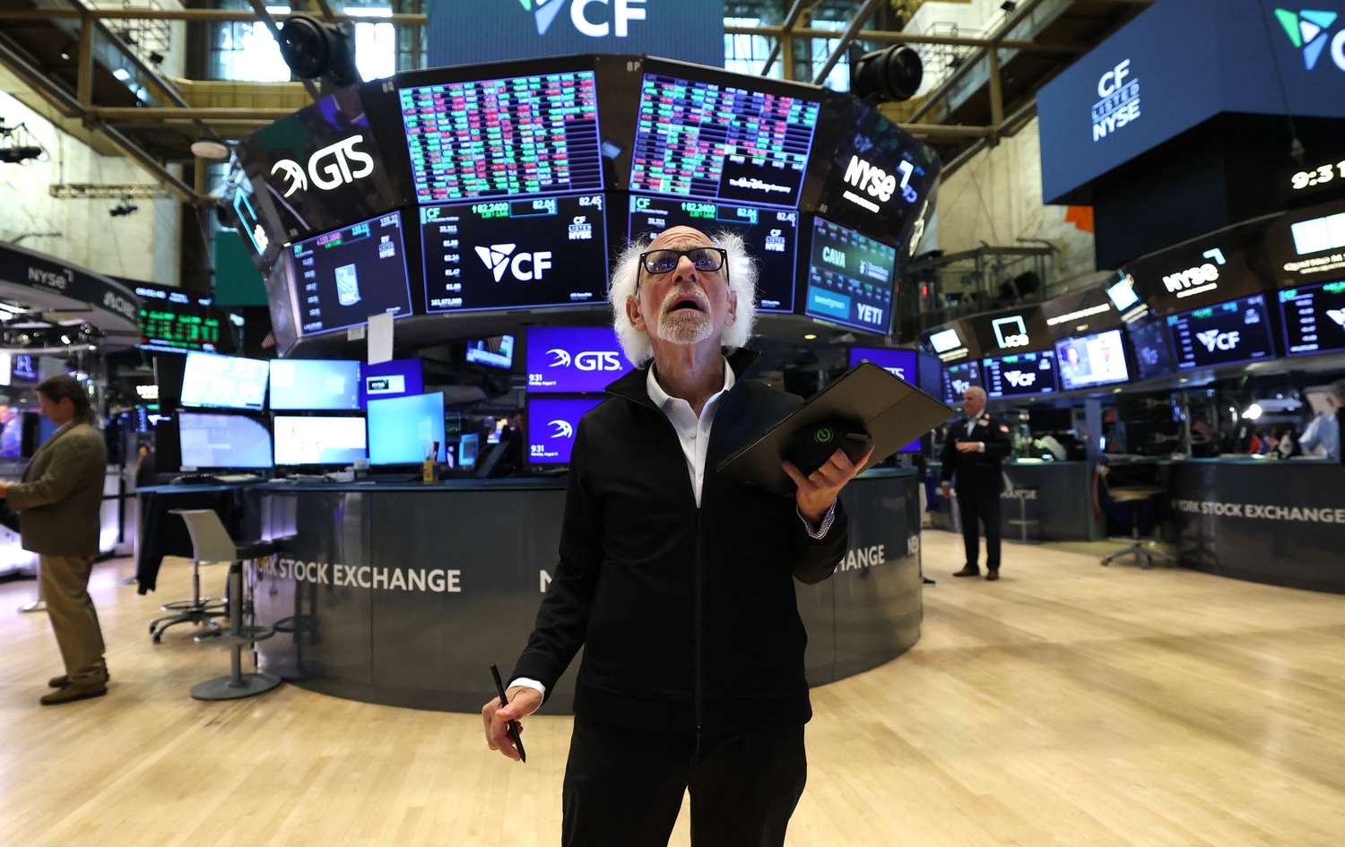 S&P 500, Nasdaq Composite Hover Near Record Highs as Stocks Little Changed Ahead of Inflation Data