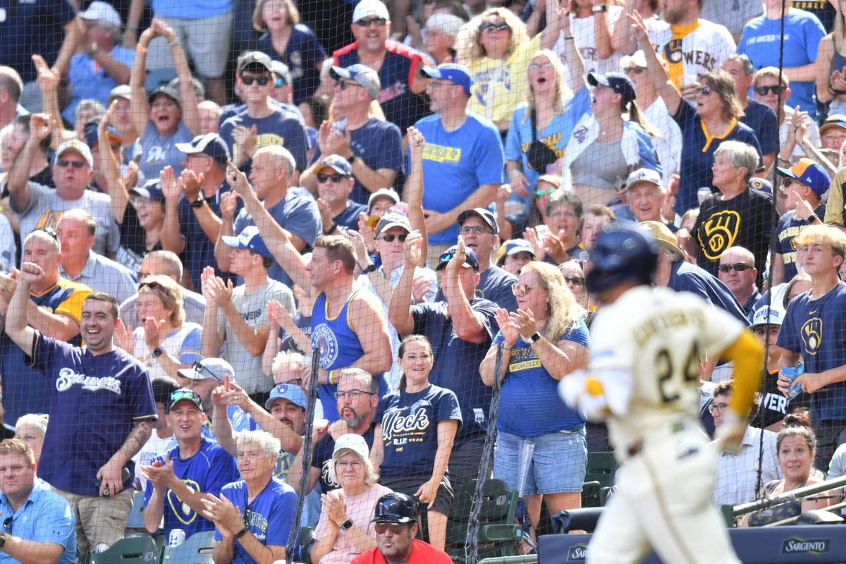 With a 12-game win streak, Brewers give their fans something else to cheer about — free burgers