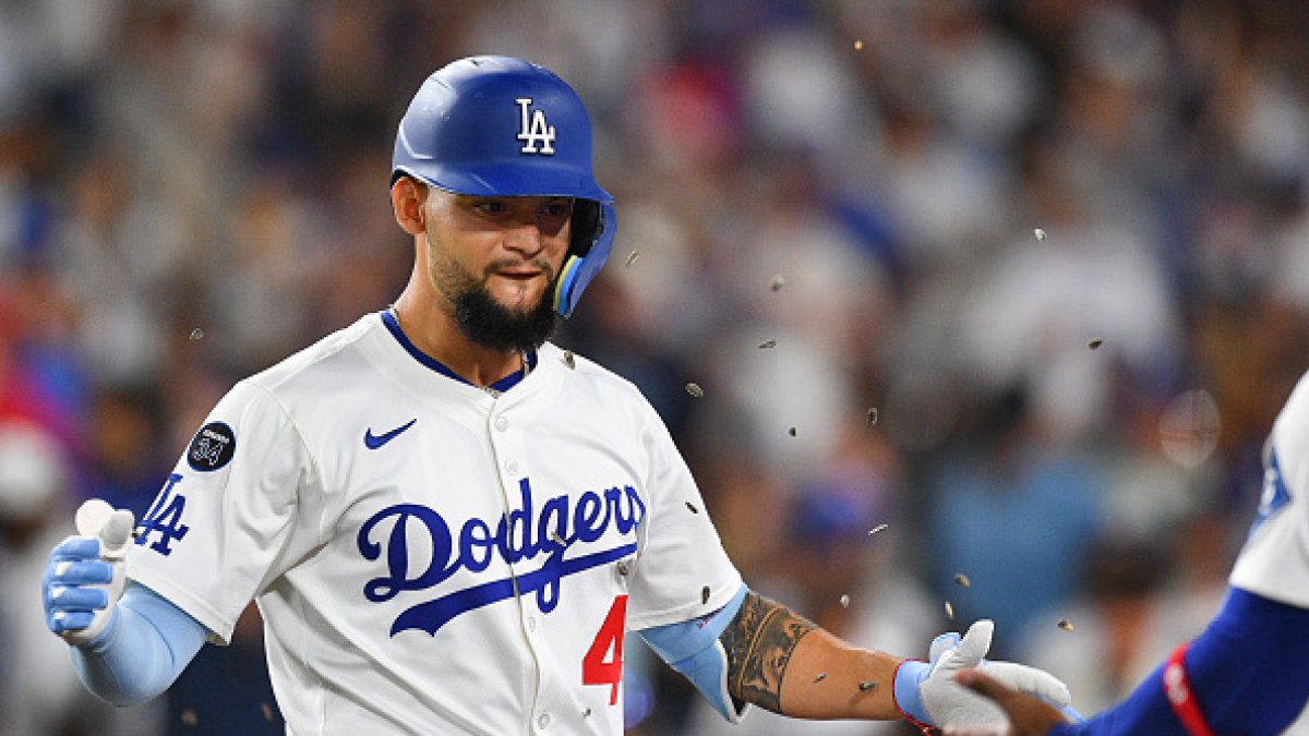 Andy Pages hits two HRs, Emmet Sheehan throws 7 shutout innings as Dodgers move back into 1st place in NL West with 7-0 victory over Reds