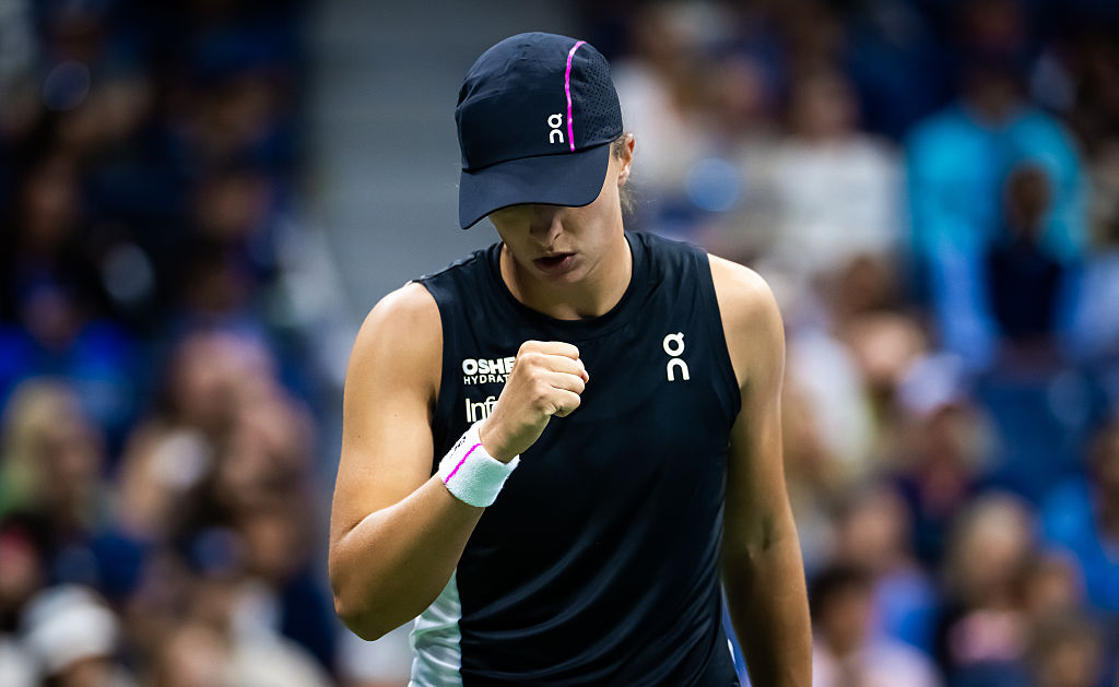 Swiatek rallies past Kalinskaya to reach US Open fourth round