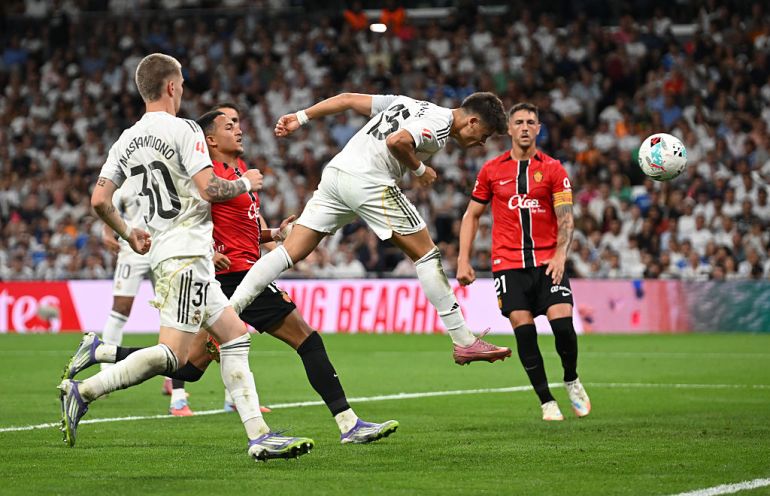 Arda Gueler of Real Madrid scores his team's first goal during the LaLiga match between Real Madrid and Mallorca