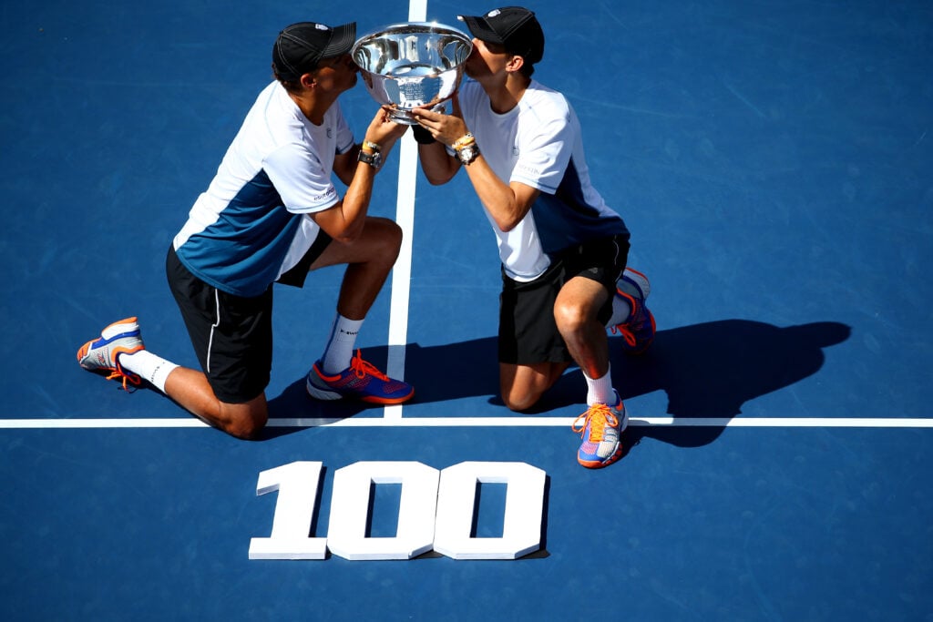 Bob and Mike Bryan celebrate with the US Open title in 2014