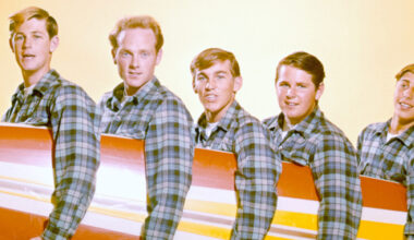 3 of the Best Classic Rock Songs for Soaking up the Final Days of Summer