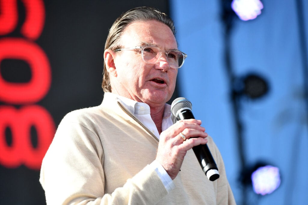 Jimmy Connors speaks at One 805 Kick Ash Bash in 2018