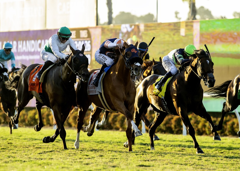 Gold Phoenix makes history at Del Mar; Formidable Man just that