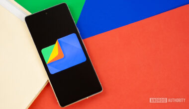Google Files app logo on smartphone with manila folder and colorful background Stock photo 3