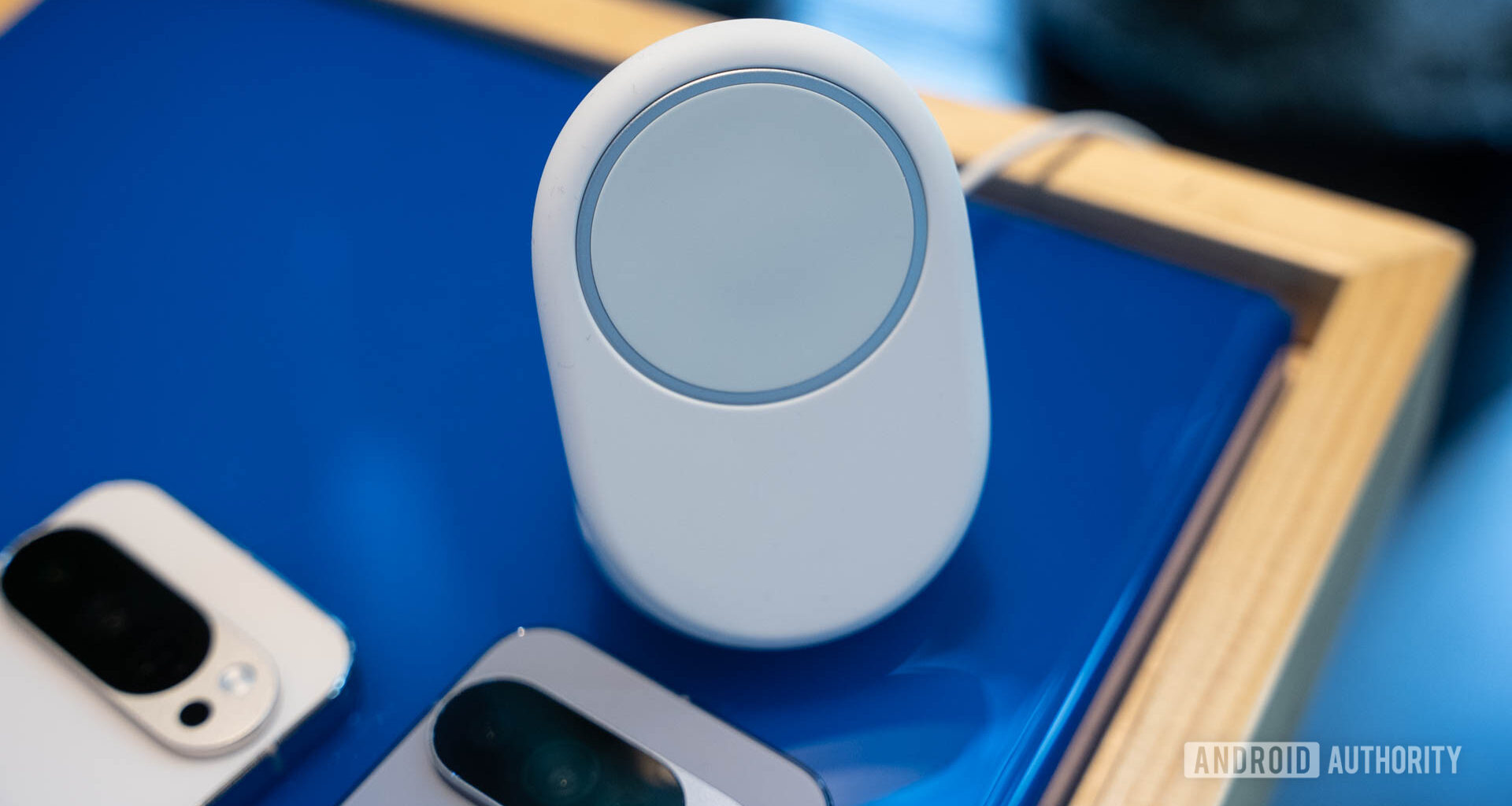 Google Pixelsnap Charger with Stand