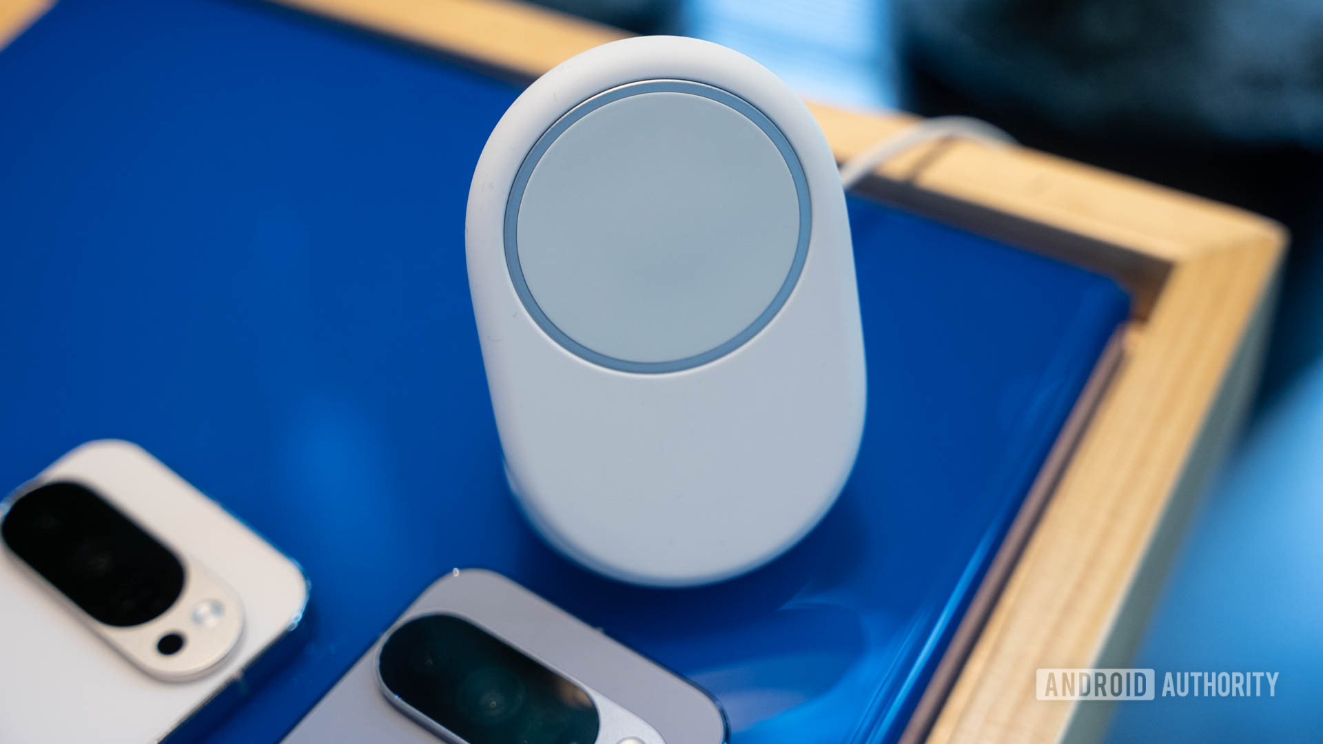 Google Pixelsnap Charger with Stand