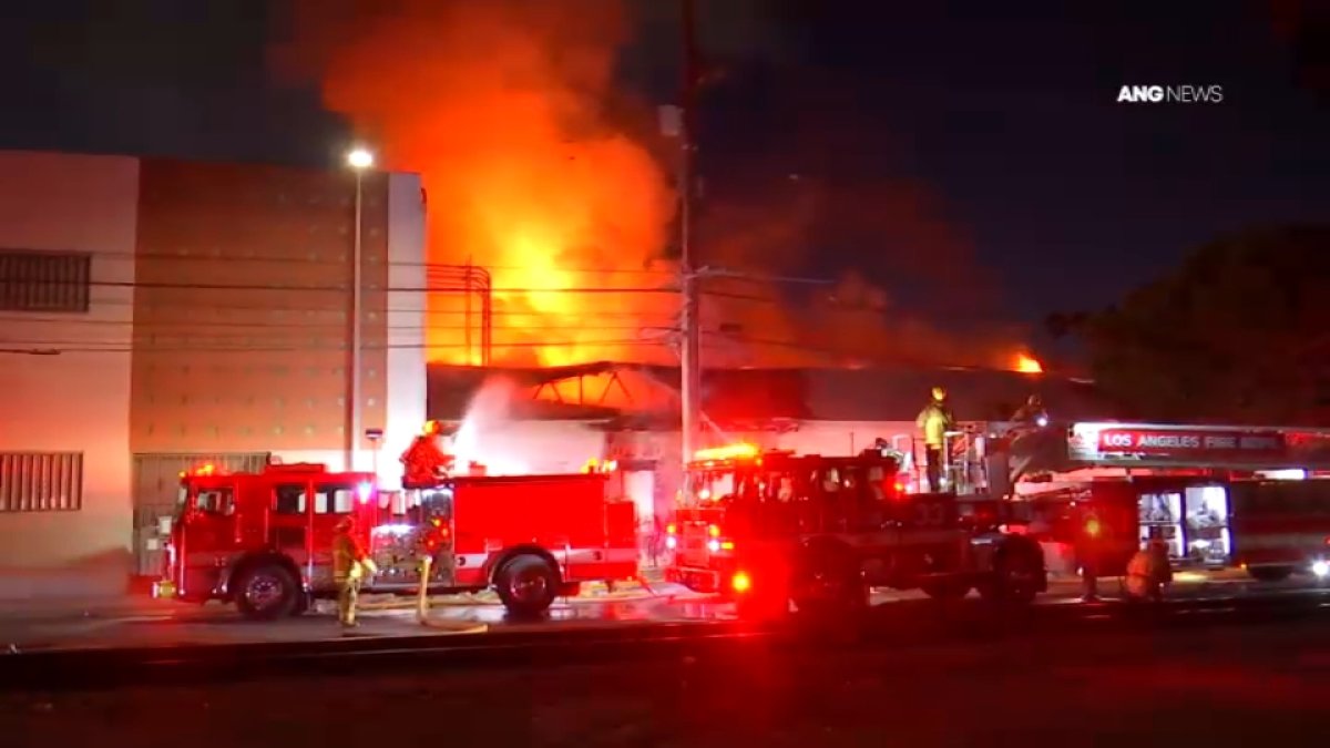 Firefighters battle greater alarm fire at one-story commercial structure in Harbor Gateway – NBC Los Angeles