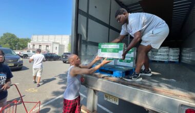 Mayors call for patience as 200K people go 4th day without water, or showers. And pipe’s not fixed.