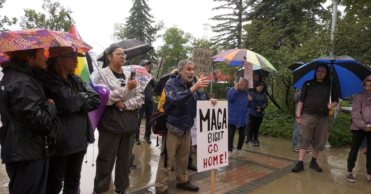 Saskatoon crowd turns against mayor at protest over MAGA singer Sean Feucht’s show - CTV News