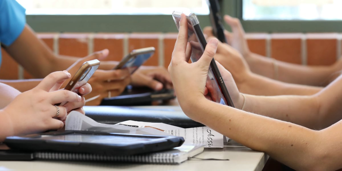 Phoenix parents question cellphone ban in wake of school violence