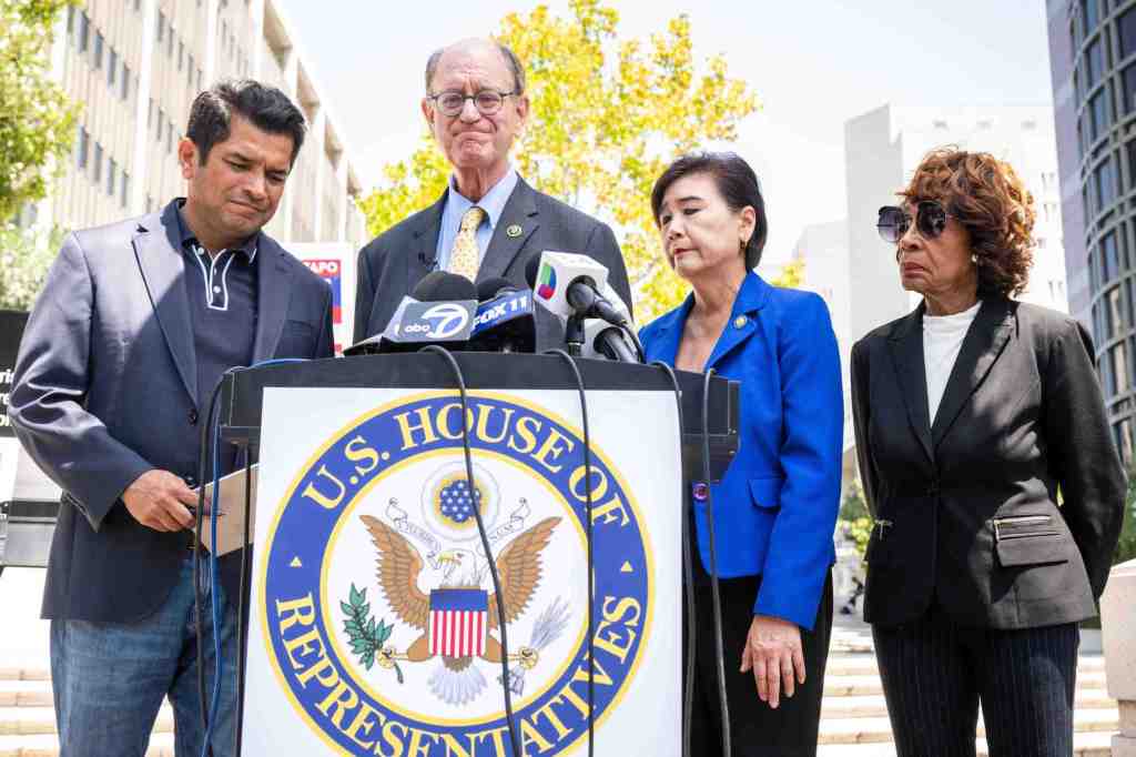 California lawmakers finally tour an LA immigration detention center. Here’s what they saw – Daily News