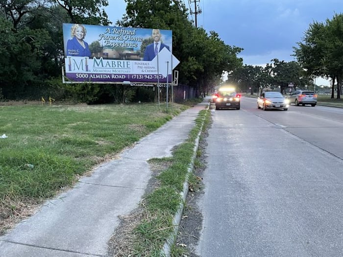 Woman hit by gunfire near Houston park after she says she heard arguing nearby