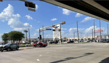 3 people hospitalized after major crash in SW Houston