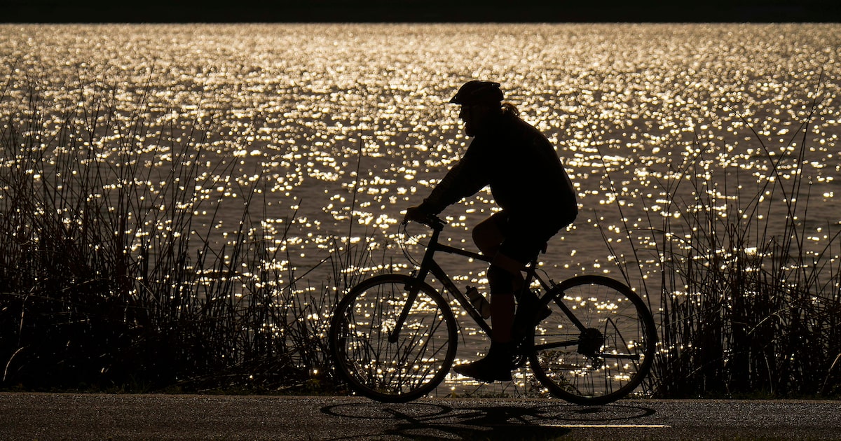 Dallas-Fort Worth remains hot and sunny Sunday, showers forecasted in upcoming week