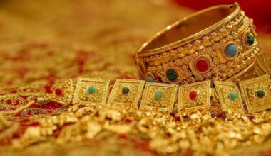 Gold rate today: Experts believe MCX Gold has support in the  <span class='webrupee'>₹</span>99,000-98,650 range.