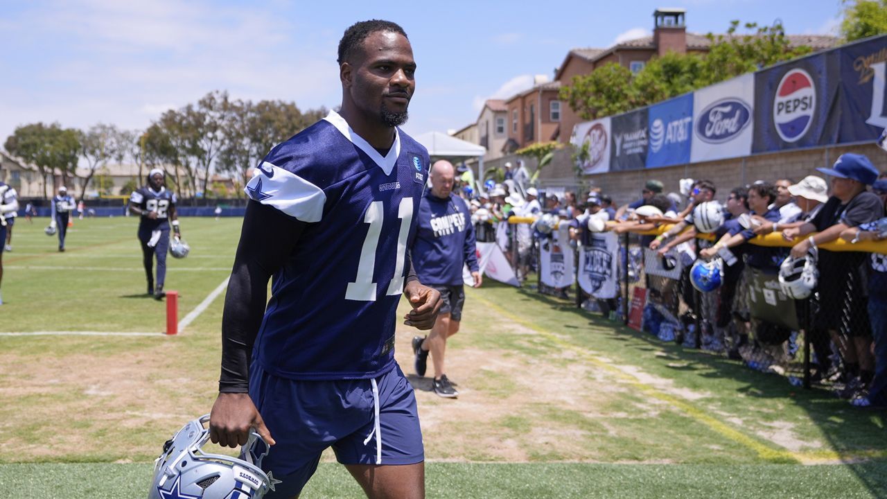 Dallas Cowboys defensive end Micah Parsons runs off the field after training camp Tuesday, July 22, 2025, in Oxnard, Calif. (AP Photo/Mark J. Terrill)
