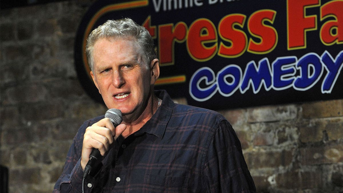 Michael-Rapaport-at-comedy-club