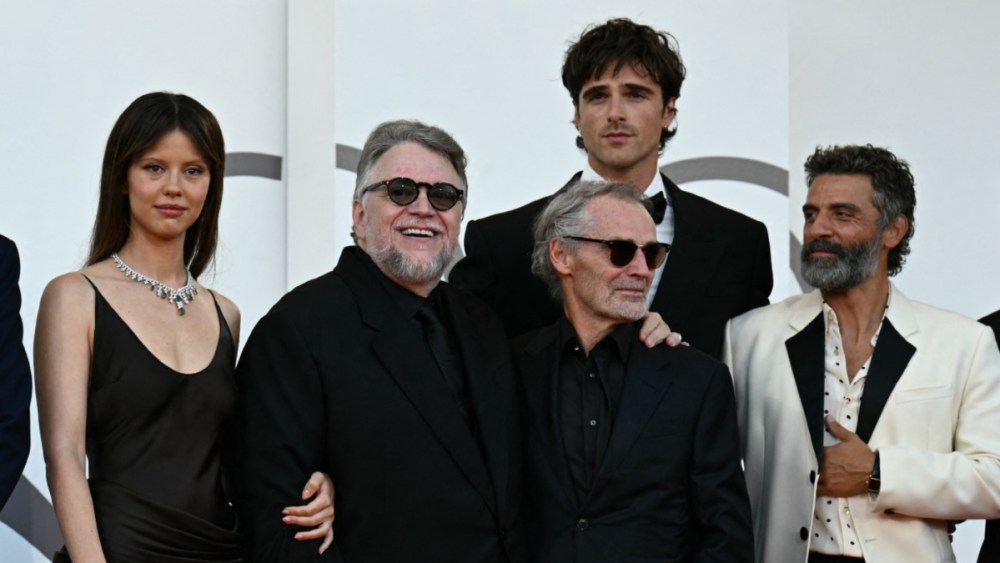 Jacob Elordi, Oscar Isaac Earn Ovation