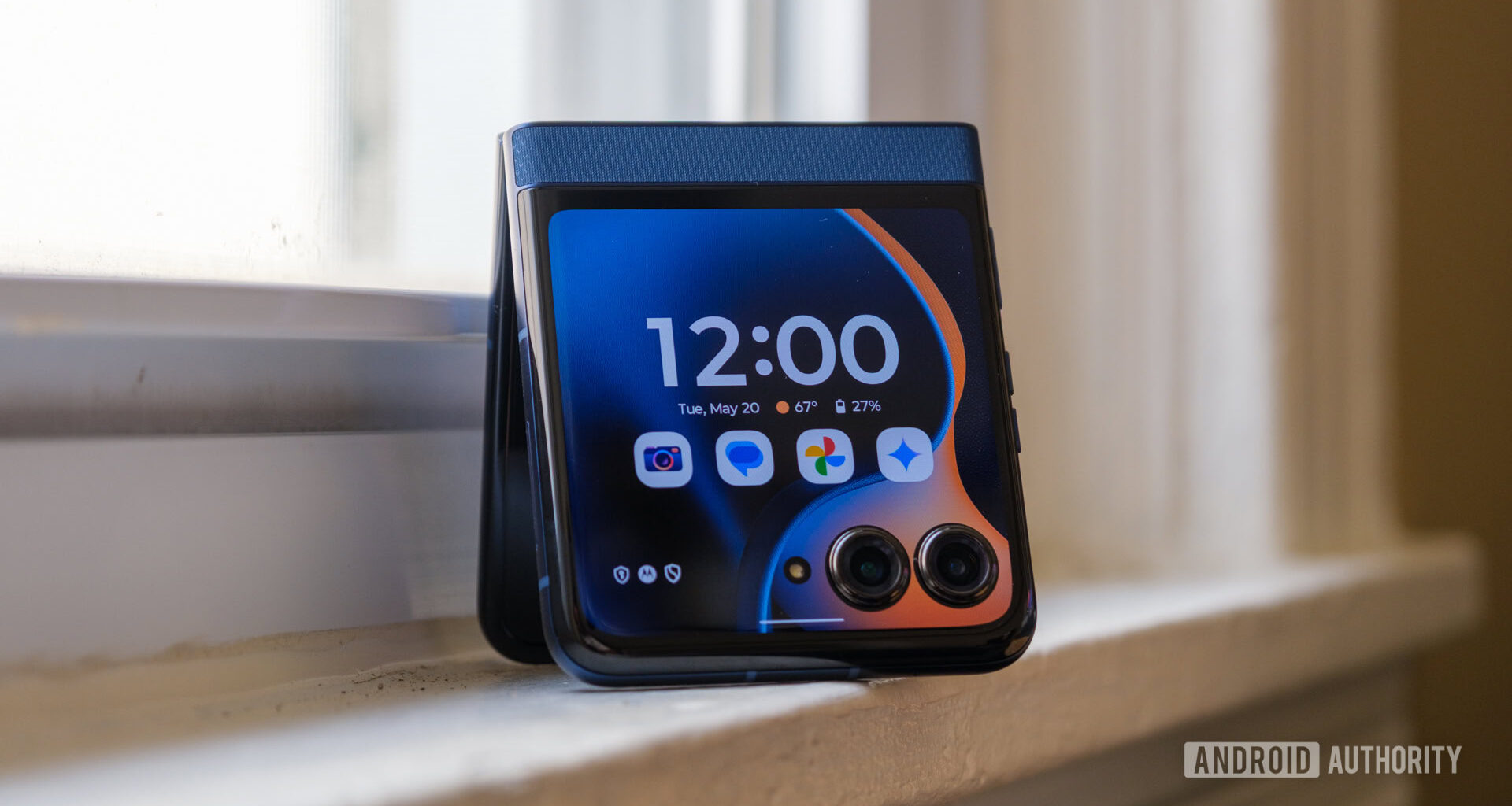 Motorola Razr 2025 cover screen