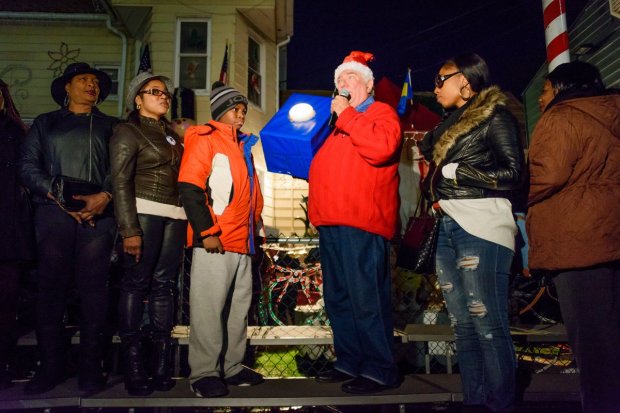 Brooklyn Democratic boss Frank Seddio hands out Christmas presents at his Brooklyn office in 2015. 