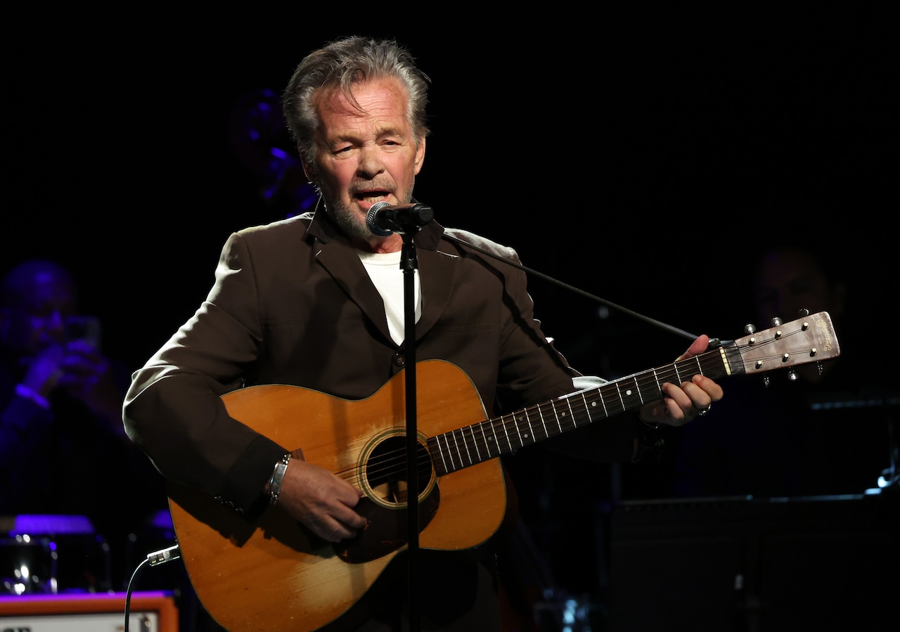 Rock legend stops show after fans butcher one of his hit songs