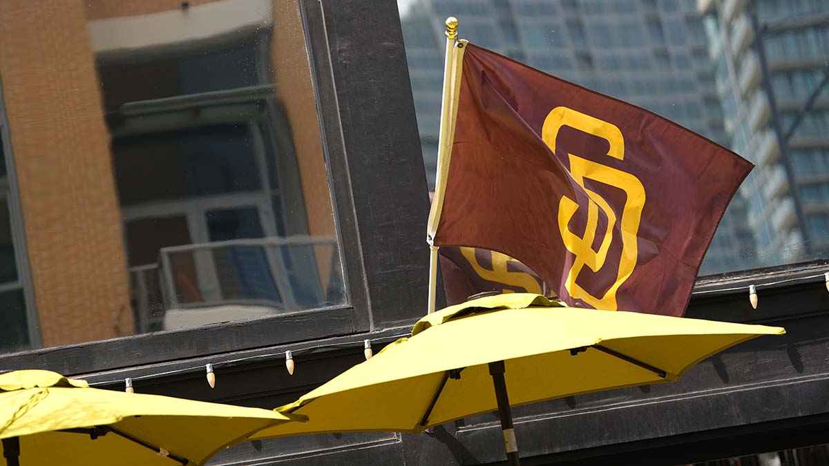 Padres drop five runs on Arizona in extras to win 10-5