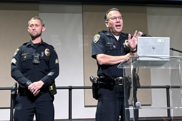 SDPD Sgt. Mike Wallace and Capt. Stephen Shebloski give a presentation on the Oversized Vehicle and Vehicle Habitation ordinances on Aug. 21 at Liberty Station. (Elaine Alfaro)