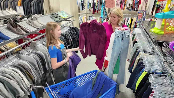 12-year-old avid thrifter shows off ‘thrill of the deal’ as she prepares for new school year