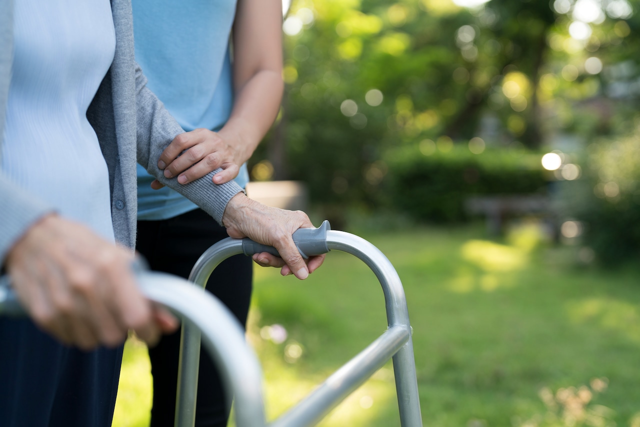 Liz Weston: Should I remember longtime domestic employee in my will?