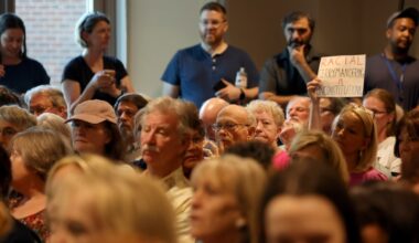 Letters to the Editor — Tarrant County elections, Democrats, reading, peace advice